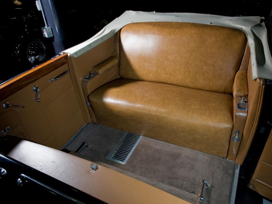  Cadillac V16 Presidential Convertible Parade Limousine by Fleetwood 1938 года  (фото 39 из 57)